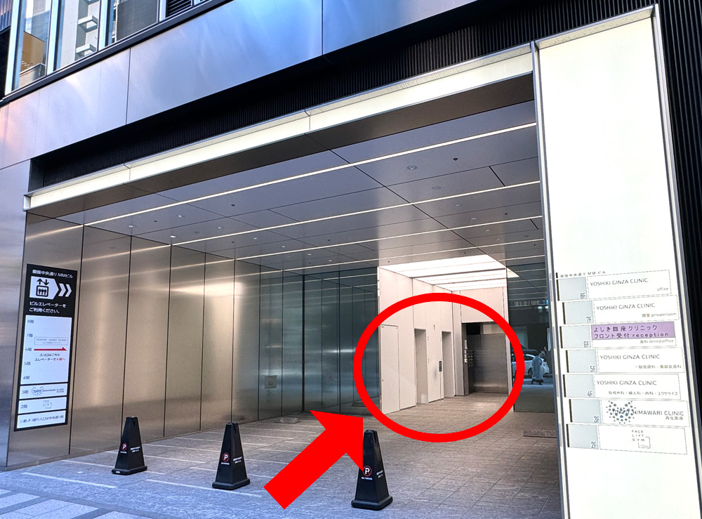 花椿通りという小道を曲がります