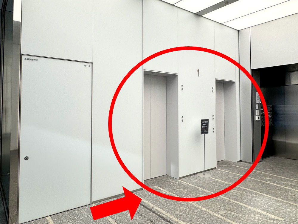 エレベーターで6階受付まで